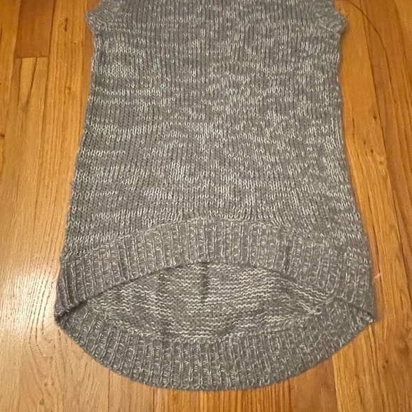 Derek Heart Grey Sleeveless Sweater Vest Size Small - Picture 2 of 7
